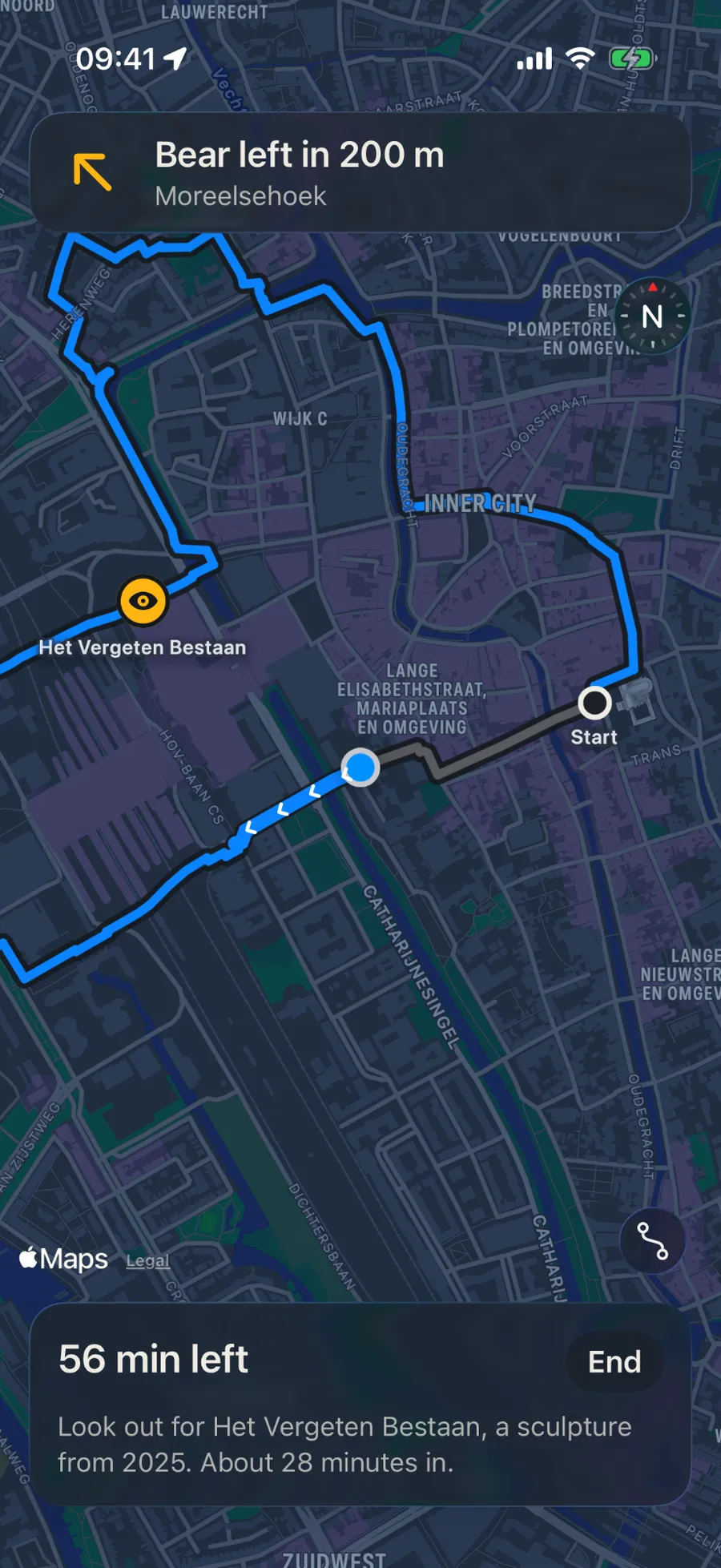 Kuier during a walk: “Bear left in 200 m, Moreelsehoek” above the route on a map.